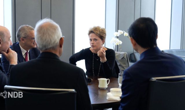 dilma reunião no Banco dos Brics