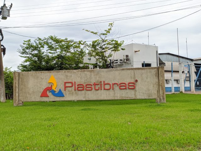 Plastibras transformação embalagens defensivos em dutos Foto Assessoria Plastibras
