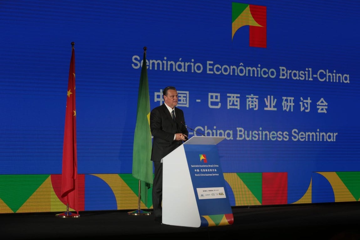 Carlos Fávaro na China