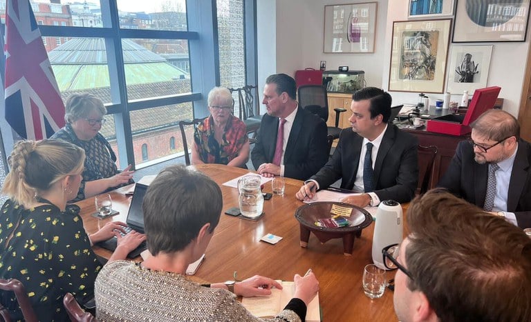 mapauk-1 Fávaro no Reino Unido