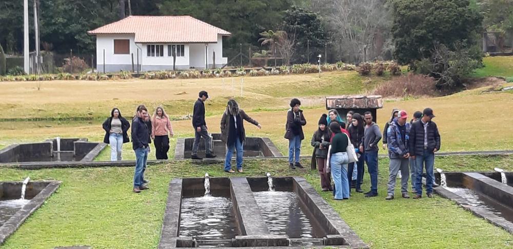 estudantes-e-professores-colocam-a-mao-na-massa-em-atividades-do-instituto-de-pesca-1-1