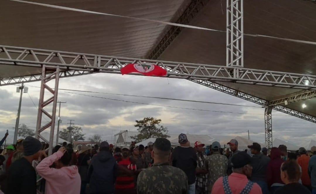 f2xif4uxwaautzh-1 MST invade área da Embrapa em Pernambuco