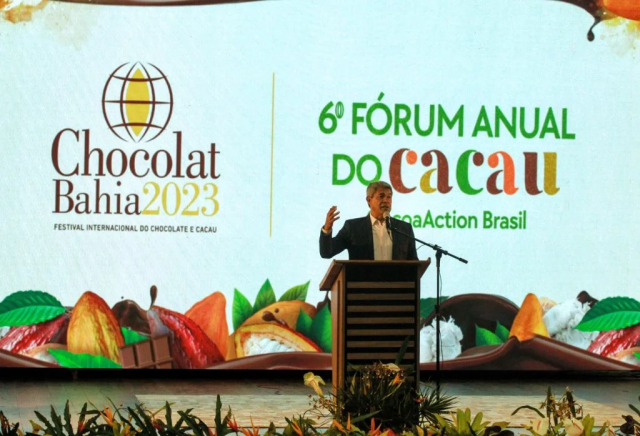 festival-do-chocolate-de-ilheus-foto-feijao-almeida-govba-5-1024x698-1-640x436-1 Jerônimo Rodrigues, governador da Bahia, discursa em fórum realizado no evento.