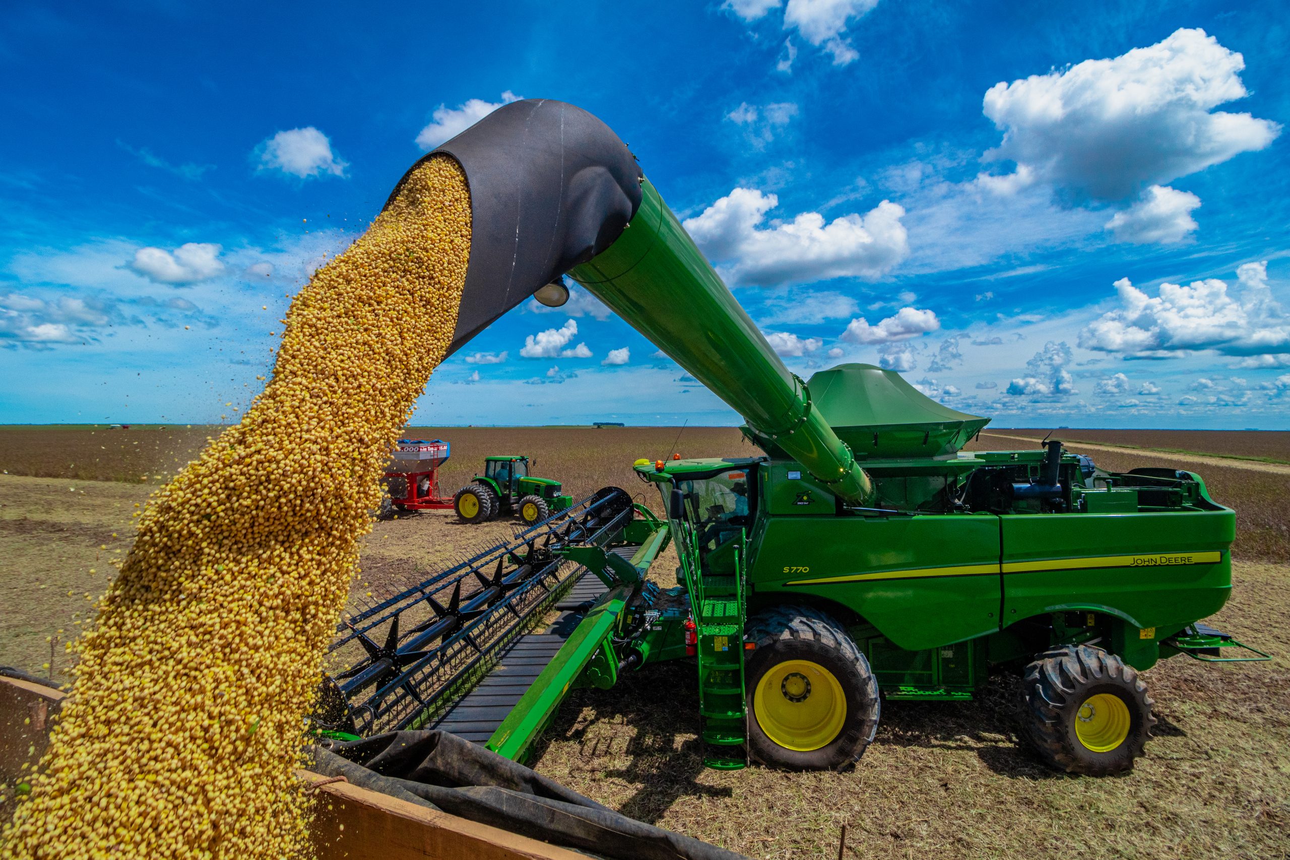 img_8534-scaled-2 Máquina colhe soja no oeste da Bahia